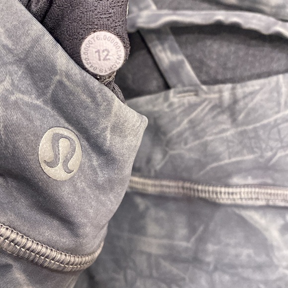 Lululemon energy bra longline ice dye Size 12 Ice Wash Asphalt Grey - Picture 4 of 4